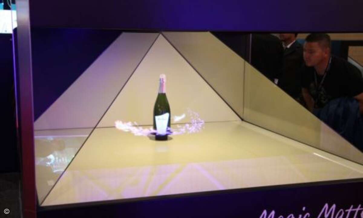 Eine unspektakuläre Flasche? Diese ist eine reine Holografie (Foto: CRN)