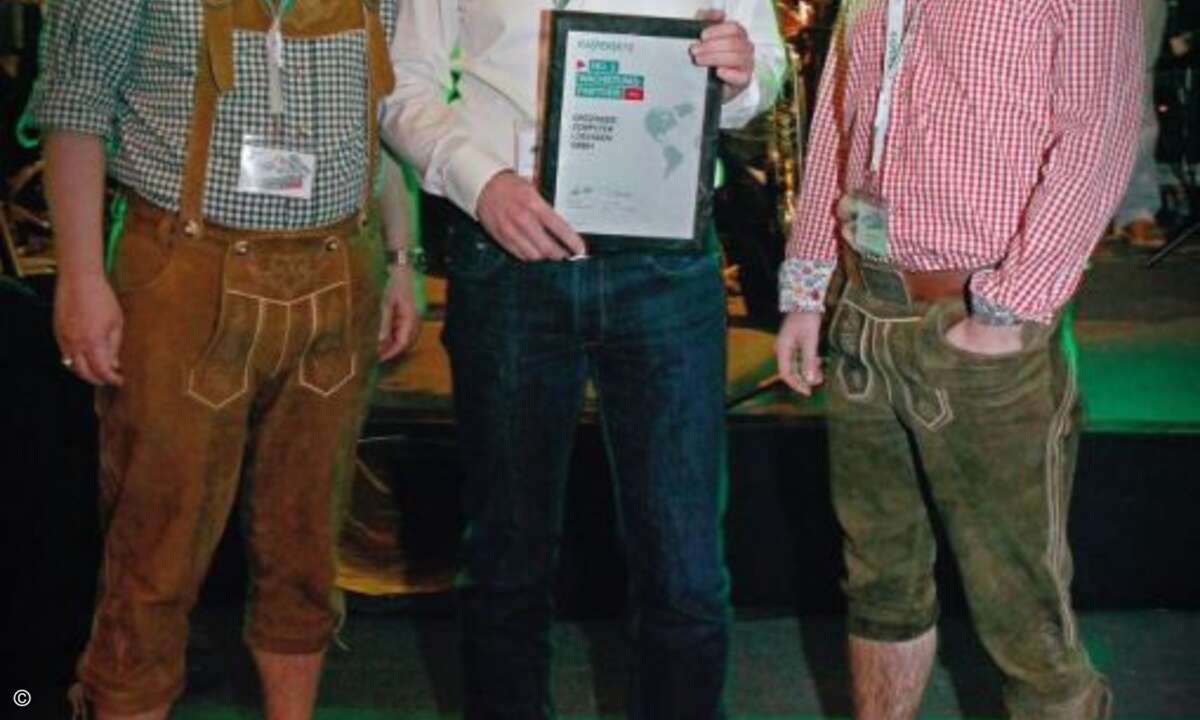 Kann sich über eine Auszeichnung von Kaspersky freuen: Dietmar Fischer (Grözinger Computer, Mitte) mit Rene Bodmer und Patrick Grüttner von Kaspersky