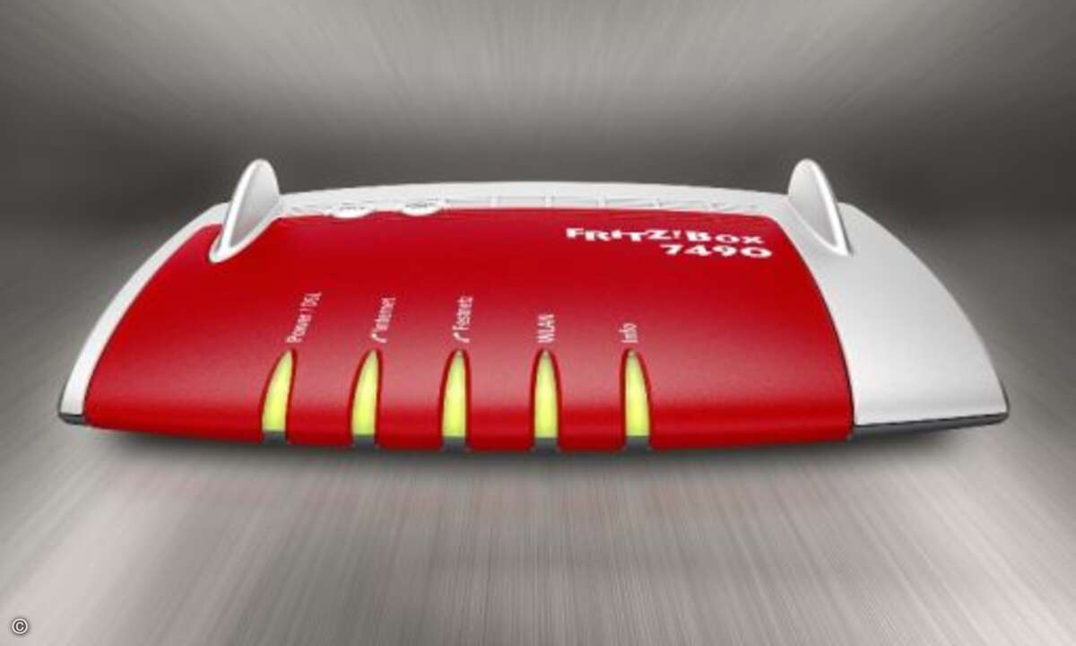 AVM bringt nicht nur die Fritzbox 7490 mit in den CRN Club. Zusätzlich gibt es einen WLAN Repeater 450E und zwei WLAN Sticks AC 430 zu gewinnen (Foto: AVM)