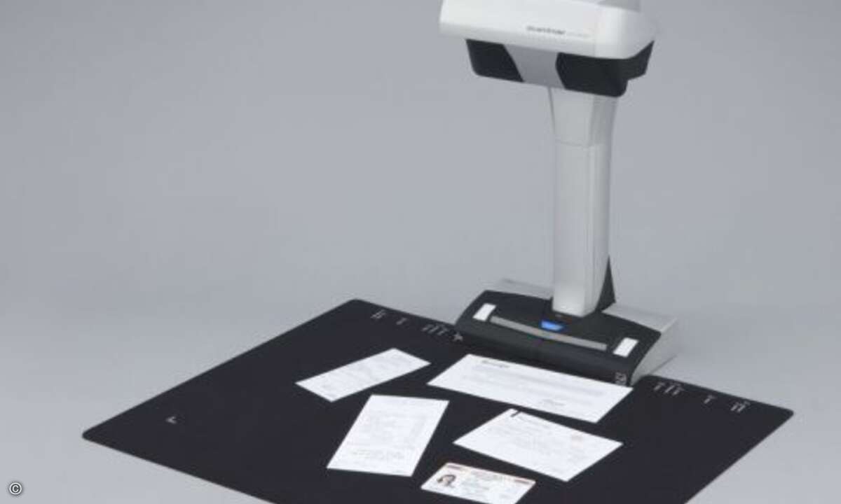 Fujitsu PFUs Scan Snap SV600 digitalisiert als Overhead-Scanner auch lose Blätter, Magazine oder Bücher (Foto: PFU)