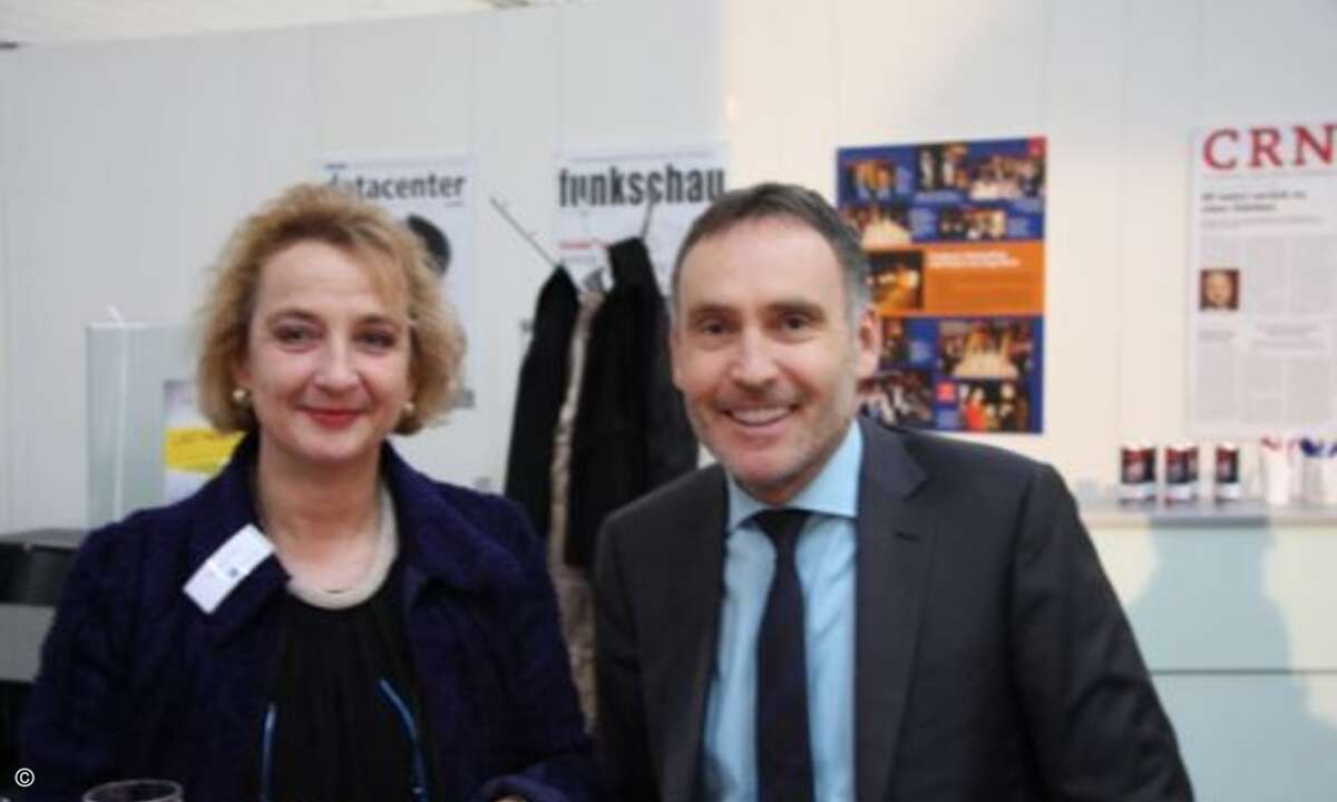 Martina Lübon von der Deutschen Messe im Gespräch mit Kurt Skupin, Geschäftsführer der WEKA FACHMEDIEN (Bild: CRN)