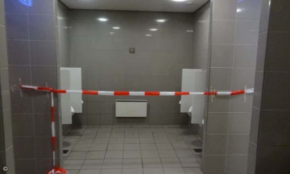 Anderen wurde bei ihrem Programm dem Vernehmen nach so übel, dass erstmals ein Bereich eingerichtet werden musste, der selbst für die Aussteller gesperrt war. Zum Glück konnte dieser Missstand jedoch schnell von einem anwesenden Kanalbeobachter-Spezi