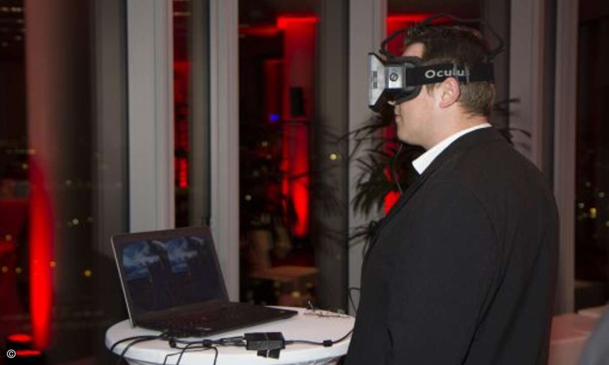 Datenbrillen entführten die Partner in virtuelle Welten (Foto: Christian Kampschroer)