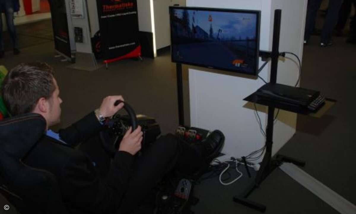 Rasante Action gab es auch in verschiedenen Fahrsimulatoren bei den zahlreichen Ausstellern. (Bild: CRN)