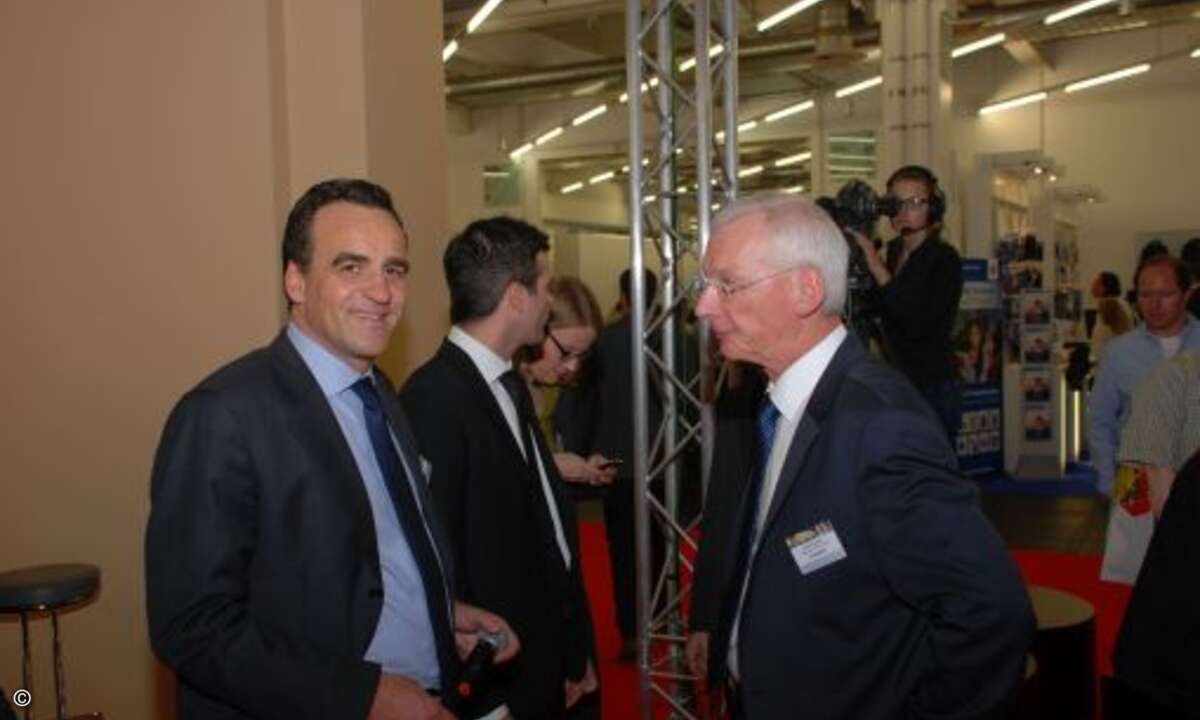 Marcus Adä (Ingram Mirco) im Gespräch mit Senior Director Klaus Donath. (Foto: CRN)