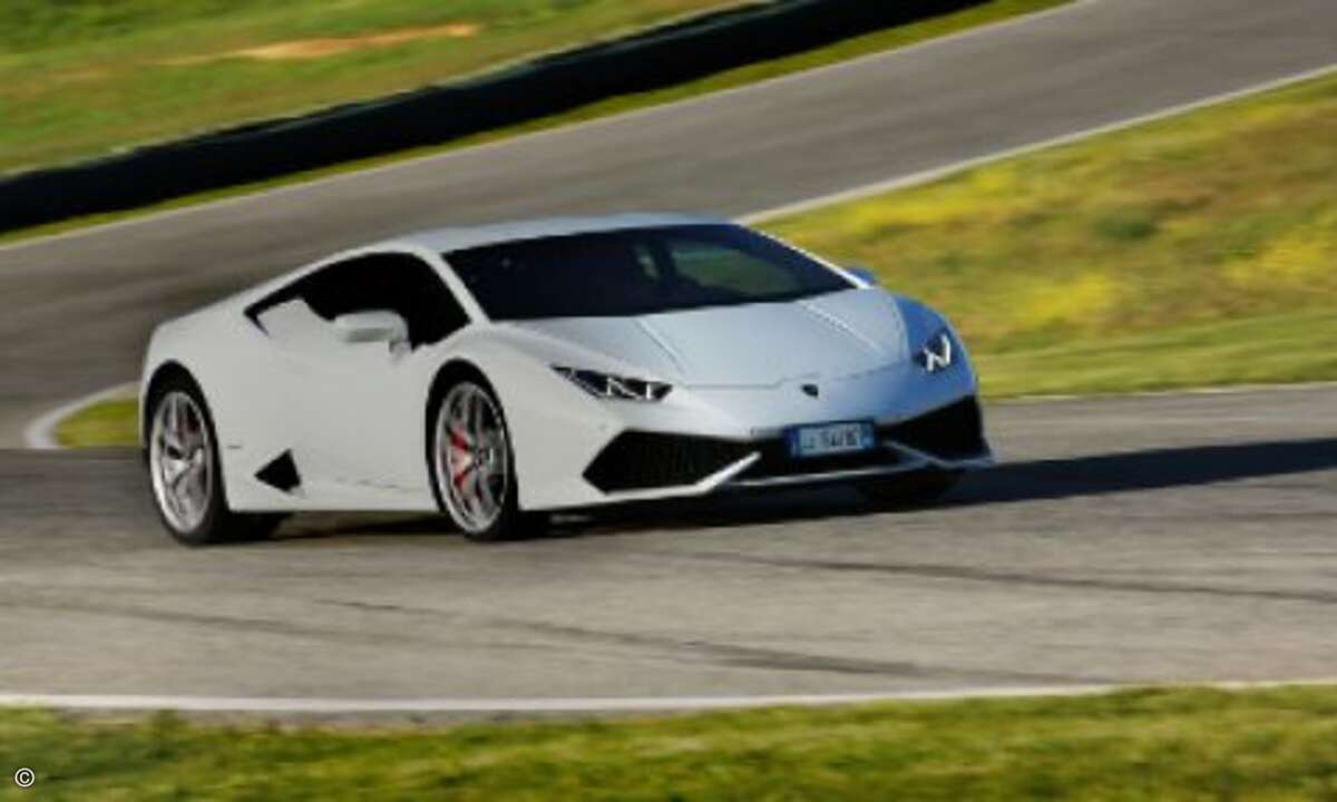 Der Lamborghini Huracan ist der Nachfolger des Gallardo. Er leistet 610 PS und schafft bis zu 325 km/h. Beim Cockpit geht der Hersteller gemeinsam mit Nvidia erstmals völlig neue Wege. (Bild: Lamborghini)
