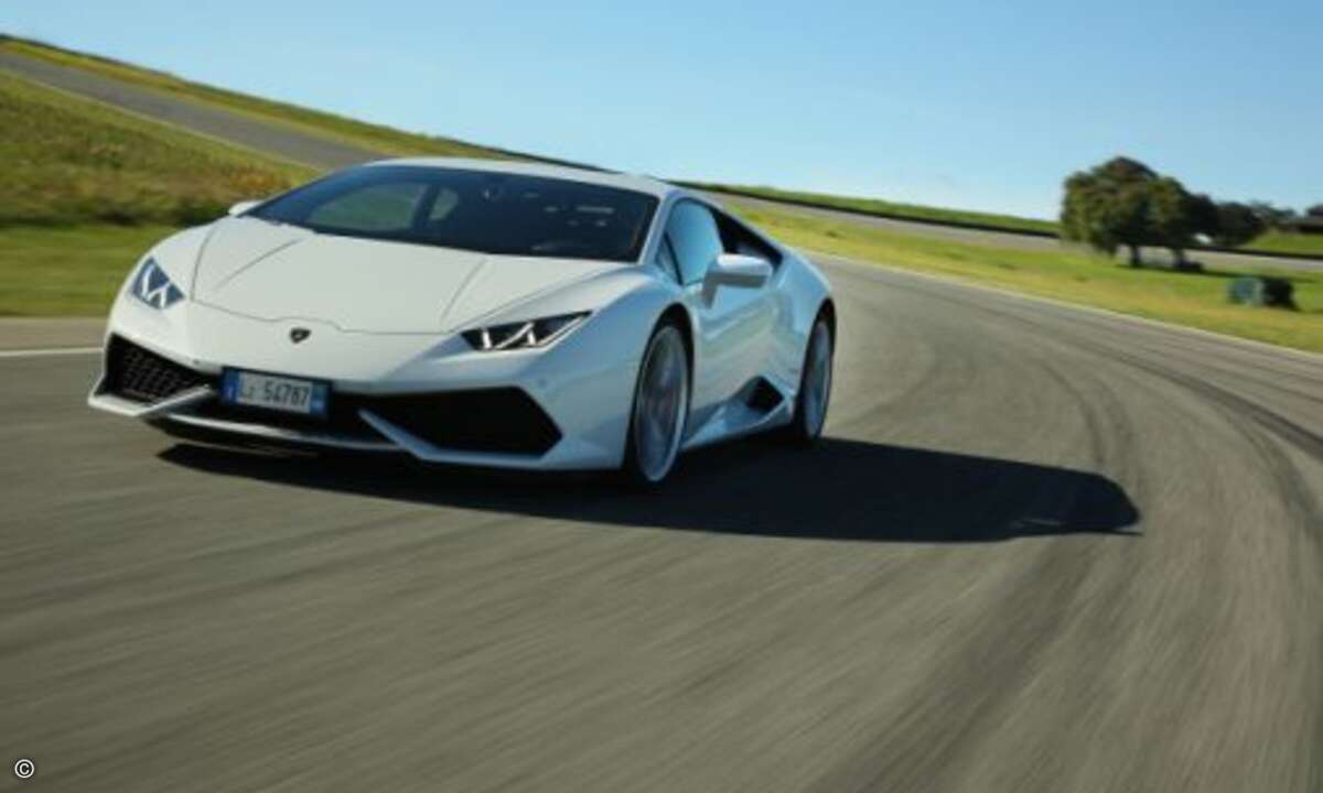 Ob man vom Audio-System allerdings angesichts dieser Motorleistung überhaupt noch etwas hört, konnte unsere Redaktion leider noch nicht Live testen. (Bild: Lamborghini)