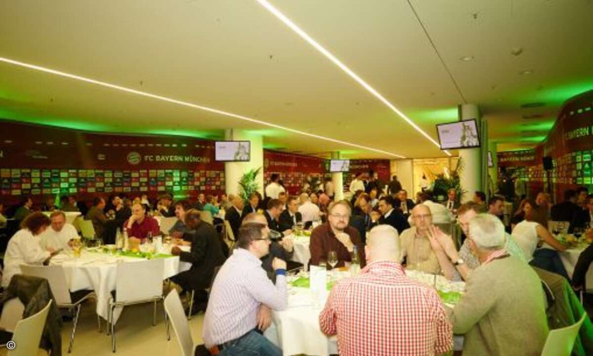 Abendessen in meisterlichem Ambiente in der Allianz-Arena (Bild: Acer)