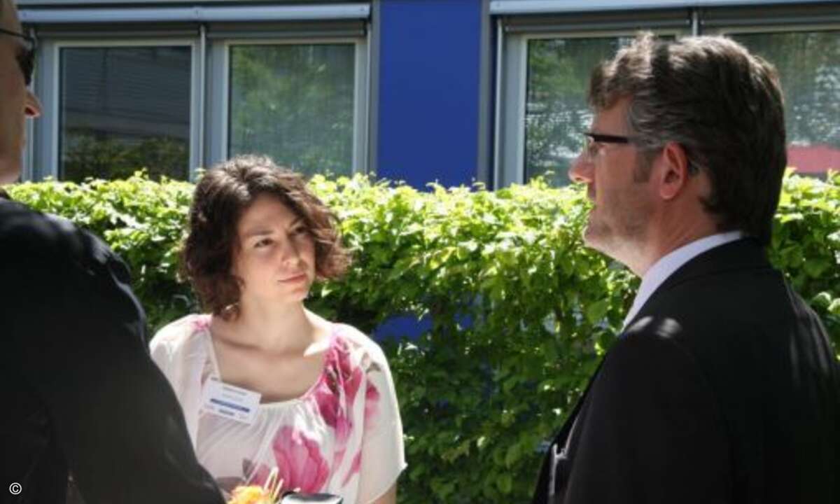 Auch Stefanie Aust (Agfeo) genießt den Nachmittag (Bild: CRN)