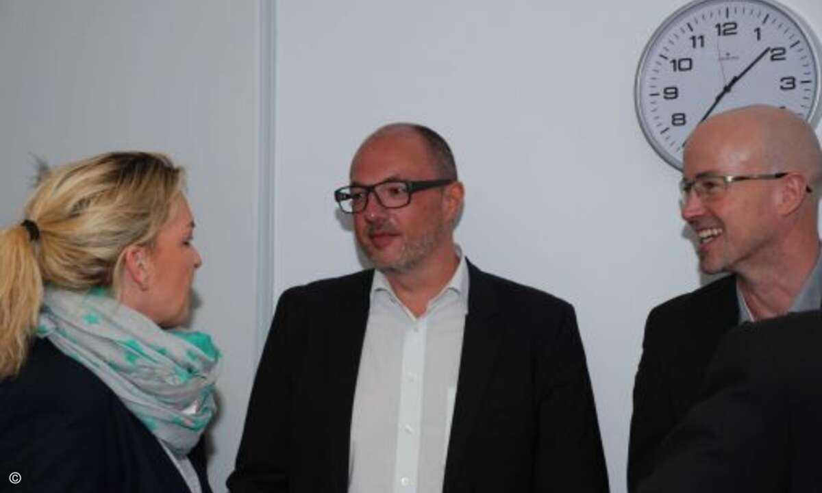 Carolin Schlüter, CRN, Frank Müller, Cloud World (Mitte) und Matthäus Hose, WEKA Fachmedien. (Foto: CRN)