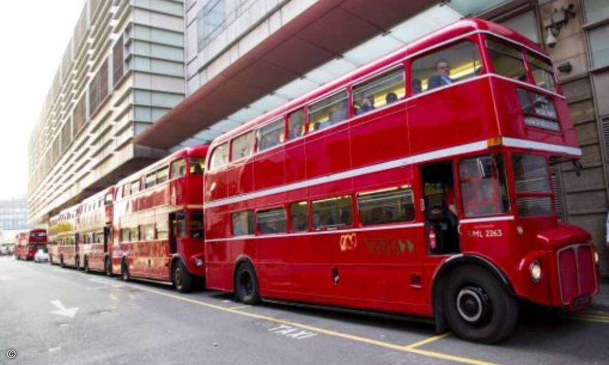 Eine Fahrt in den traditionellen, roten Doppeldeckerbussen durfte im Rahmen des Konferenzprogramms natürlich nicht fehlen – hier ging es zum Abendevent bei Madame Tussauds