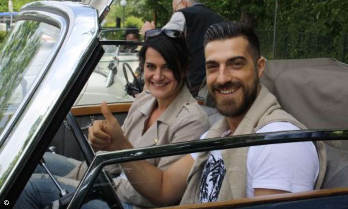 Ganz schön cool: Erim Demirci und Diana Saller im BMW 501 Cabrio. (Bild: Ecom)