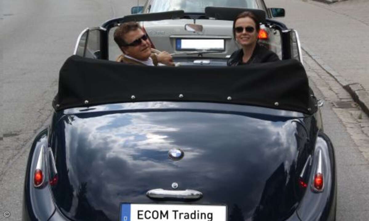 Kurzer Stopp an der Ampel – Marek Rozkoszny und Slávka Kerekrétyová. (Bild: Ecom)