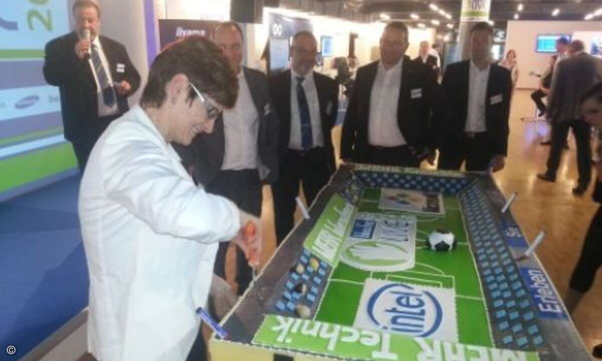 ...und auch der Bluechip-Vorstand bekam Geschenke dargereicht (Bild: CRN)