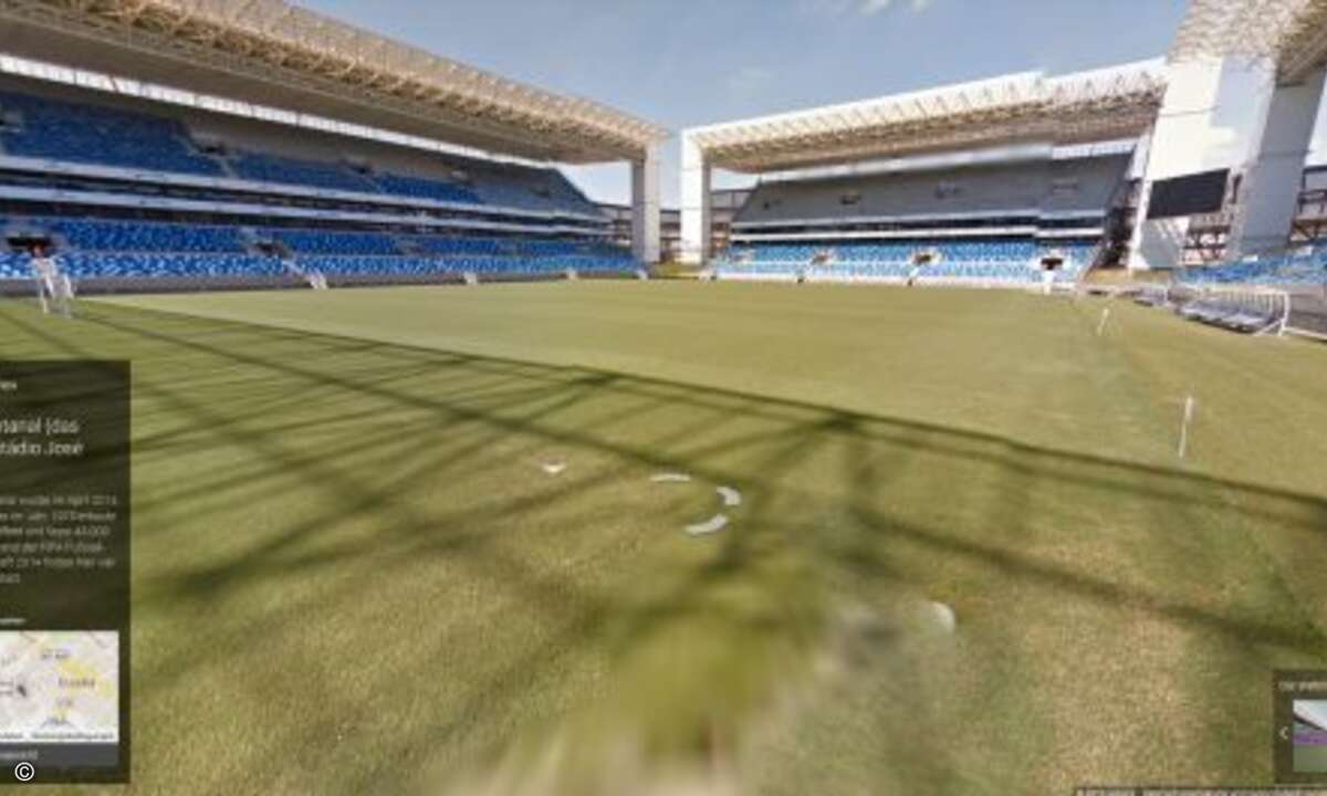 Von hier aus werden die Ecken im Arena Pantanal (das frühere Estádio José Fragelli) getreten.
Die Arena Pantanal wurde im April 2014 als Ersatz für das im Jahr 1975 erbaute alte Stadion eröffnet und fasst 43.000 Personen. Während der FIFA Fußball-W