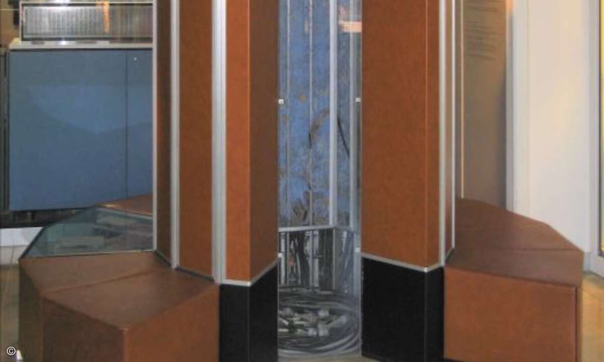 ... Cray 1, der heute unter anderem im Deutschen Museum in München steht. (Bild: Clemens PFEIFFER, wikimedia commons)