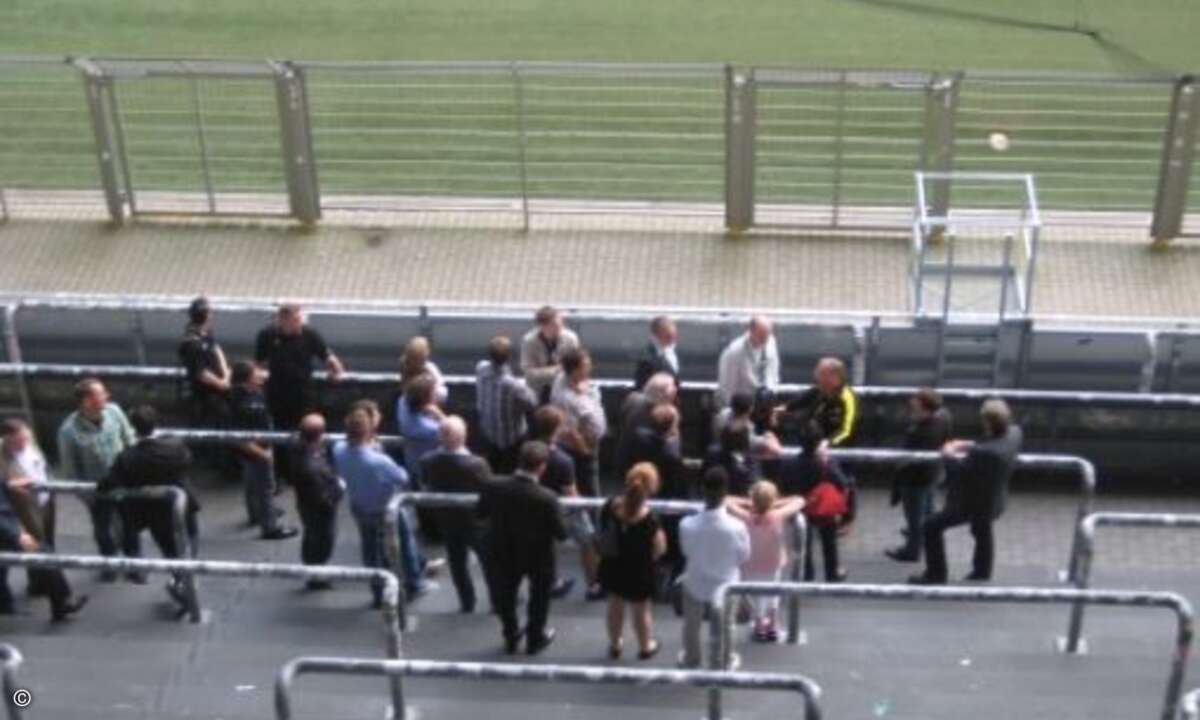 Die Messebesucher konnten auch eine Stadiontour mitmachen (Bild: CRN)