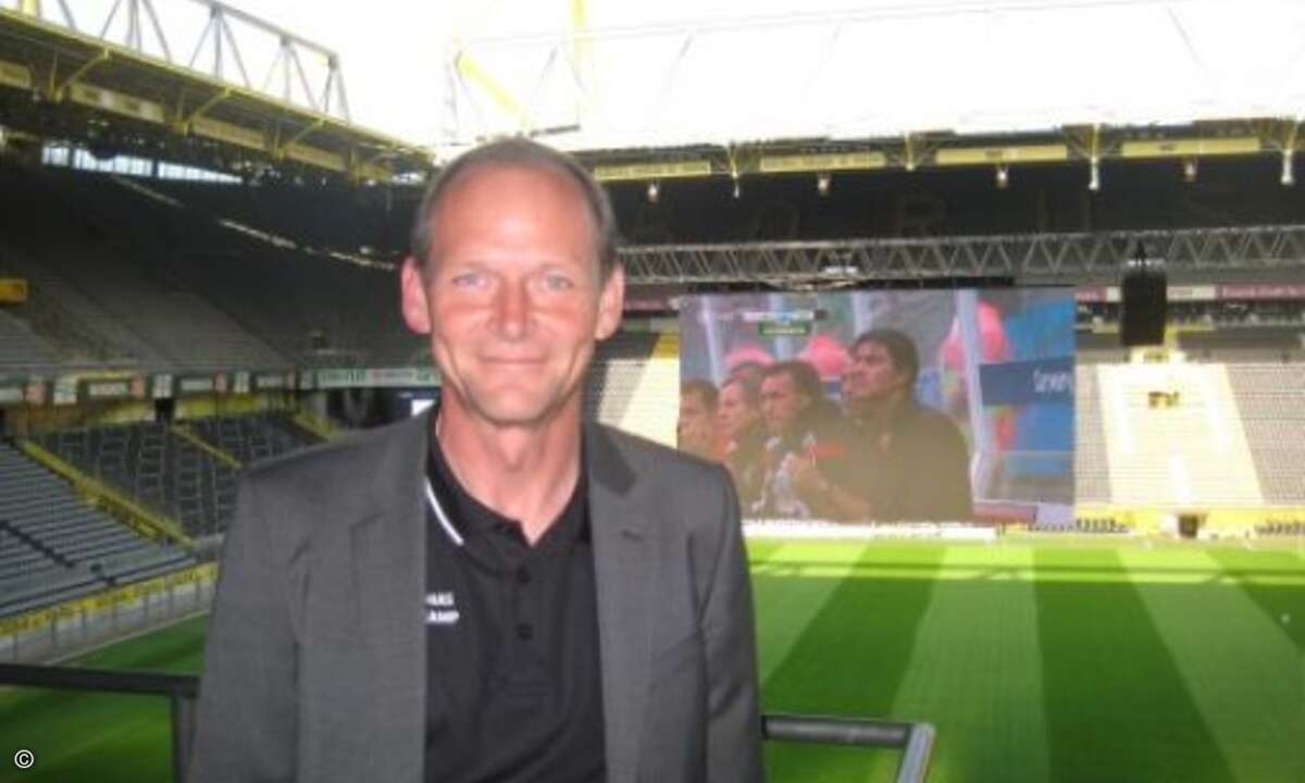 Tarox-Vorstand Matthias Steinkamp spendierte eigens für das anschließende Public Viewing eine Riesenleinwand (Bild: CRN)