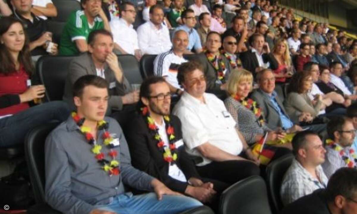 Vollbesetzte Ränge im Signal Iduna Park (Bild: CRN)