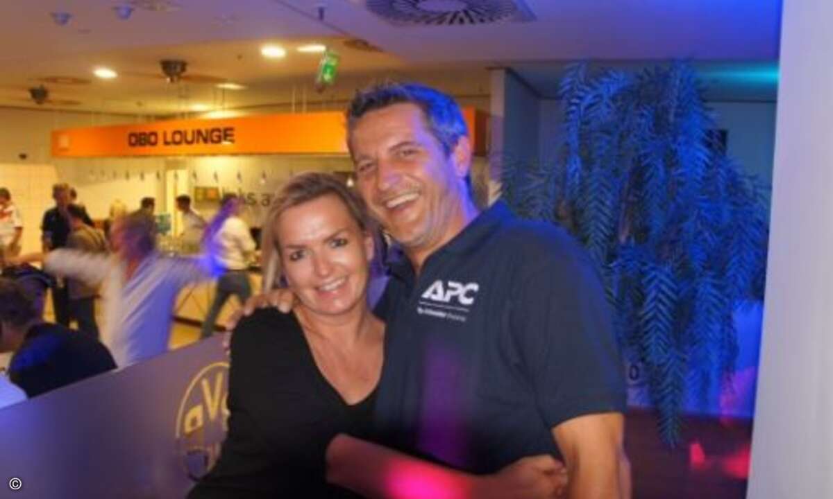 Carolin Schlüter mit Dieter Rahe von APC (Bild: CRN)
