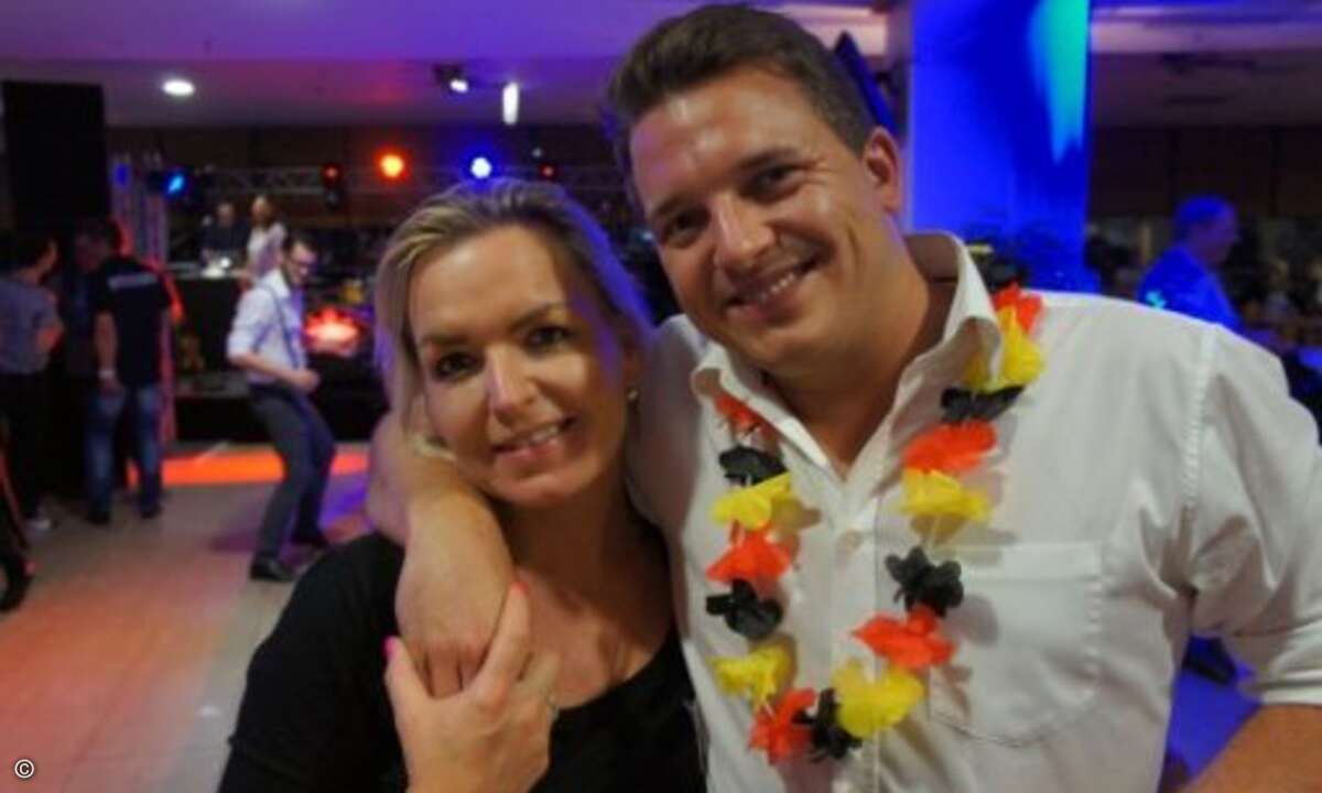 Carolin Schlüter mit Hendrik Nietsch von LG (Bild: CRN)