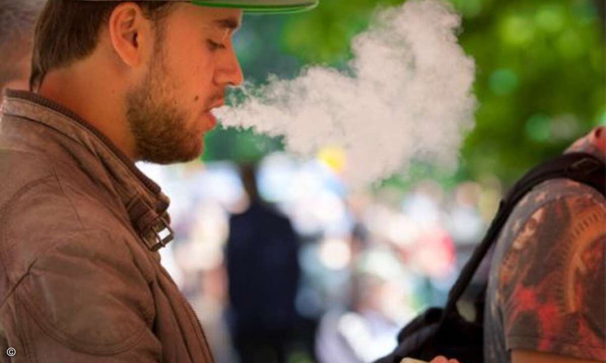...soll man mit dieser Variante sämtliche getrockneten Kräuter verdampfen können, also auch Marihuana. Der wiederverwendbare