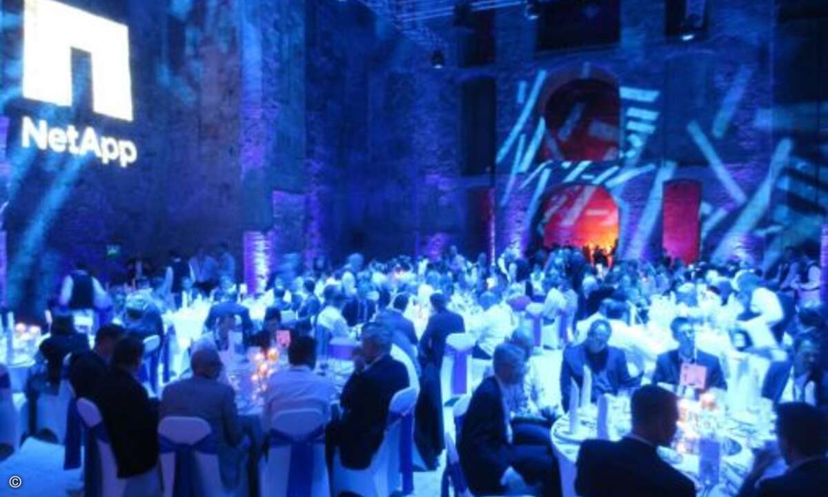 Kathedralen-Atmosphäre beim Dinner im Inneren des Museums