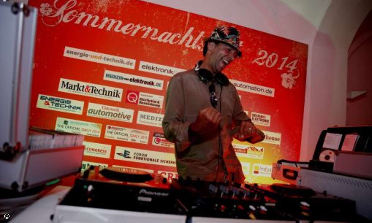 Voller Einsatz auch beim DJ. (Foto: WEKA FACHMEDIEN)
