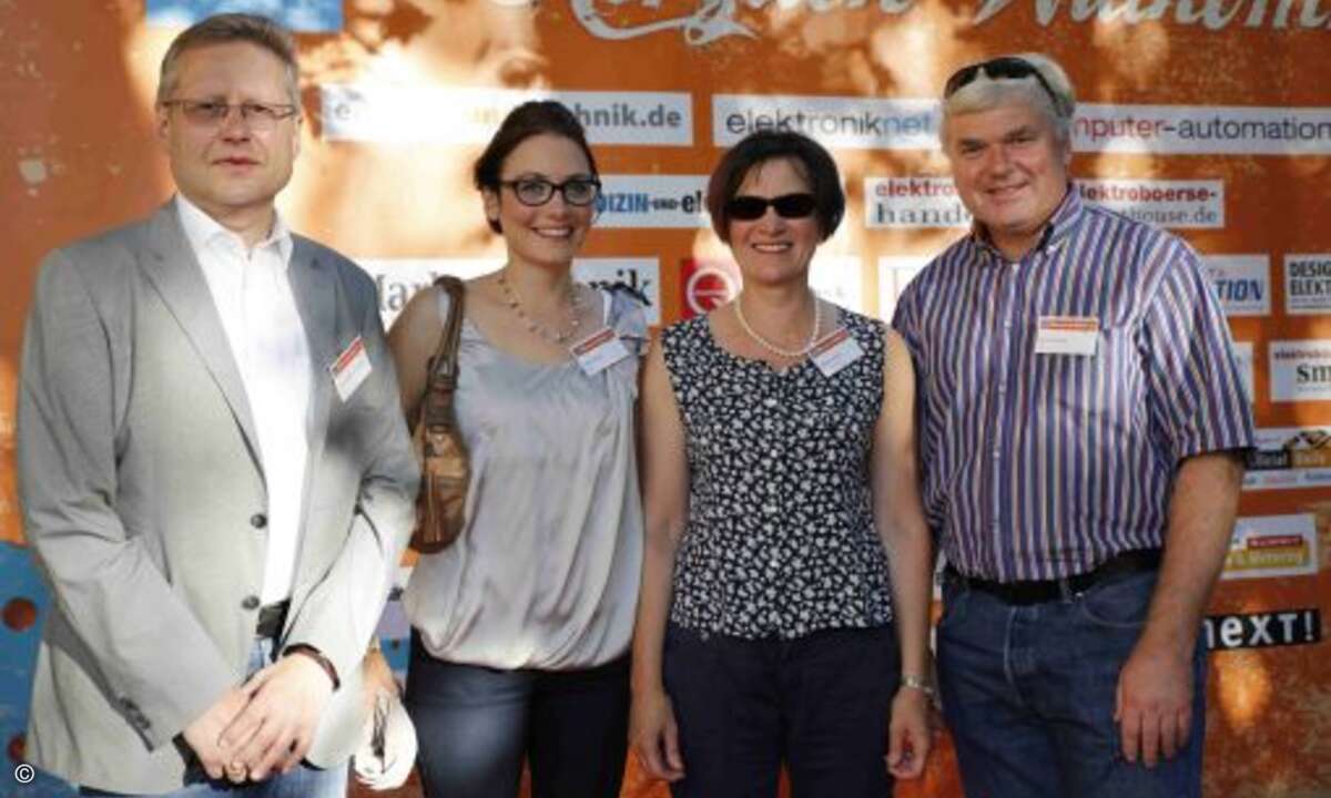 Martin Fryba (rechts) begrüßt Hans-Jürgen Schneider (v. links) und Judith Kiesel von DexxIT, sowie Monika Becker von der Duttenhofer Group. (Foto: WEKA FACHMEDIEN)