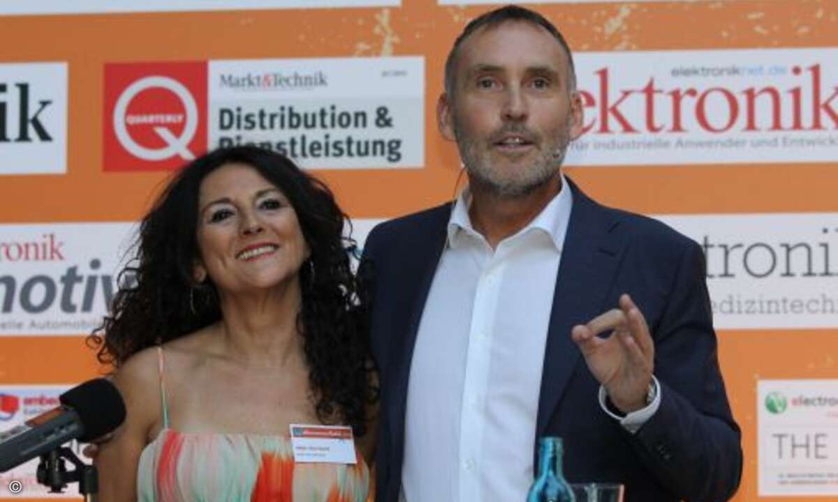 Kurt Skupin, Geschäftsführer der WEKA FACHMEDIEN, und Organisatorin Hilde Eberhard. (Foto: WEKA FACHMEDIEN)