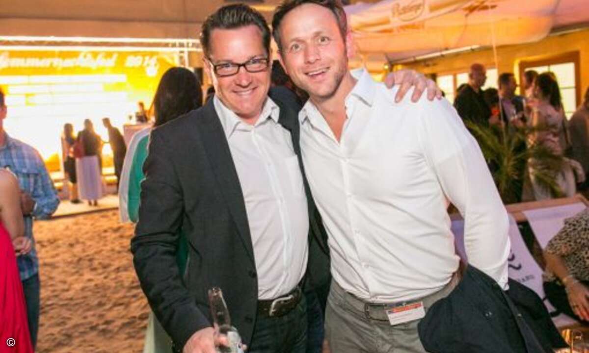 Marc Adelberg (links) mit Guido Forsthövel(BenQ). (Foto: WEKA FACHMEDIEN)