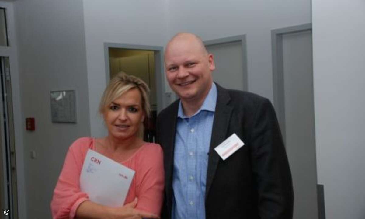 Carolin Schlüter mit Tim Schütte (Cloudpartner.de). (Foto: CRN)