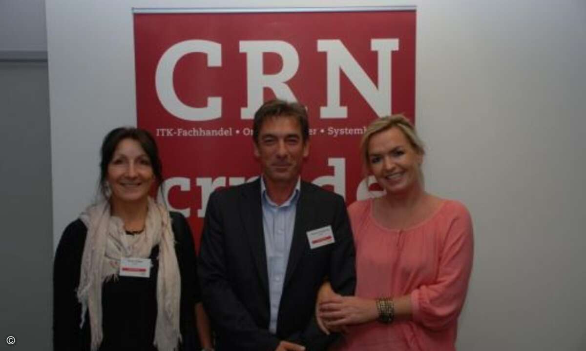 Sabina Suttner (v. links) mit Thomas Hochgesang (beide Sysob) und Carolin Schlüter. (Foto: CRN)