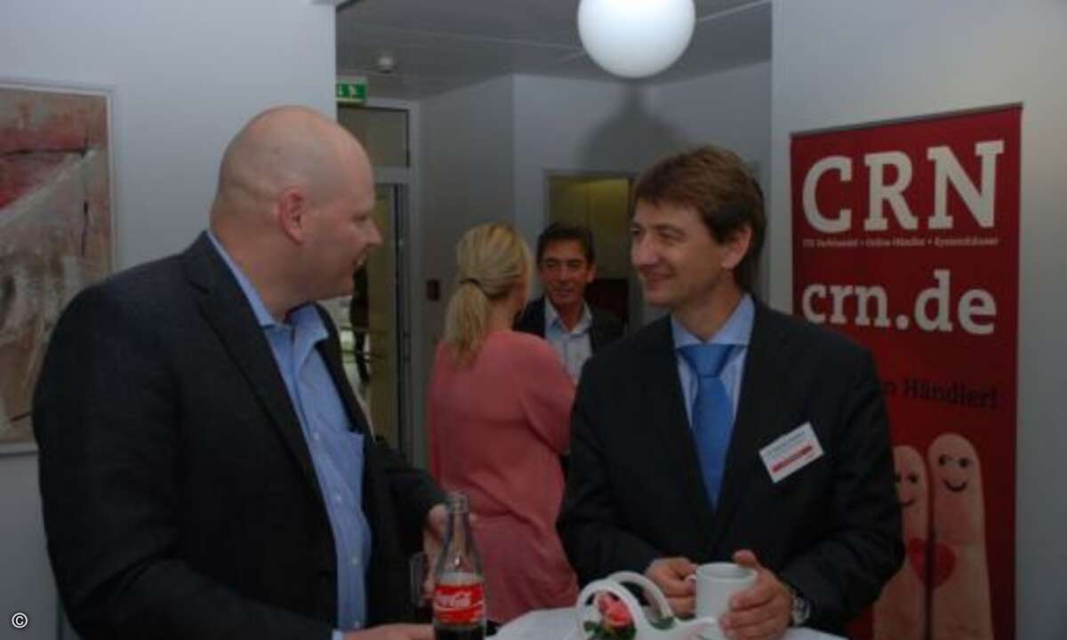 Timm Schütte (Cloudpartner.de) beim Networken mit Bernhard Schmid (GVM). (Foto: CRN)