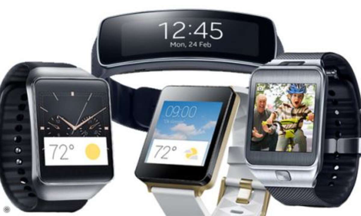 Welche elektronischen Bauteile stecken in einer Smartwatch? Um das zu klären, haben wir uns vier aktuelle Modelle ausgesucht: Die Samsung Gear Live (links), Gear 2 (rechts) und Gear Fit (oben) sowie die G Watch von LG (Mitte). Alle Uhren verbinden si