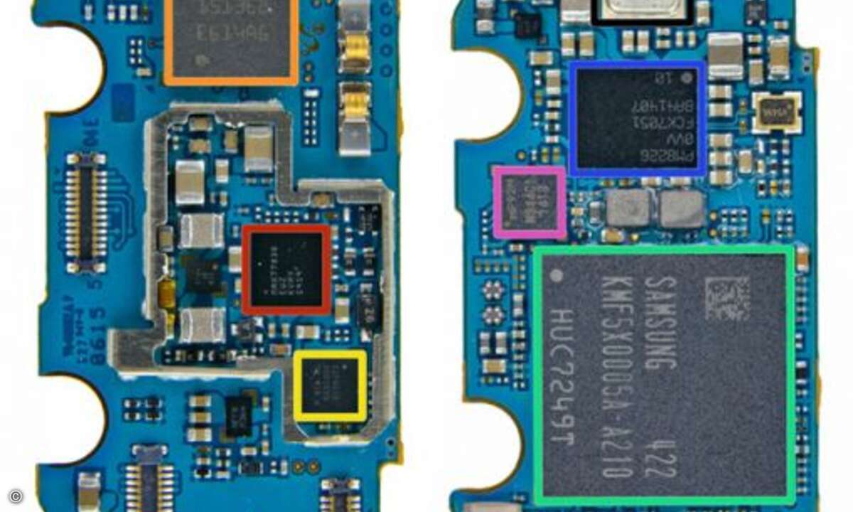 Obwohl die Gear Live äußerlich kaum vom Schwestermodell Gear 2 zu unterscheiden ist, sieht die Hauptplatine völlig anders aus. Die Chips sind aber teilweise die gleichen, so finden wir hier ebenfalls den Step-Up DC-DC Converter von Maxim Integrated (