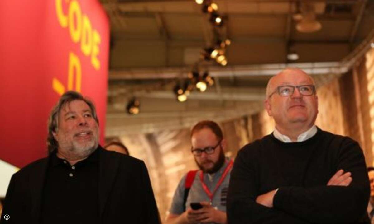 Apple-Gründer Steve Wozniak (links) mit Code_n-Initiator Ulrich Dietz auf der CeBIT 2014(Bild: Deutsche Messe)