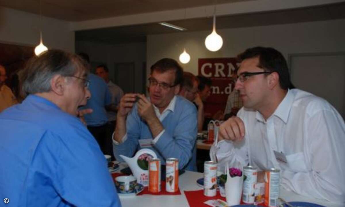 Bei Kaffee und Kuchen gab es während der Pause die Möglichkeit sich auszutauschen. (Foto: CRN)