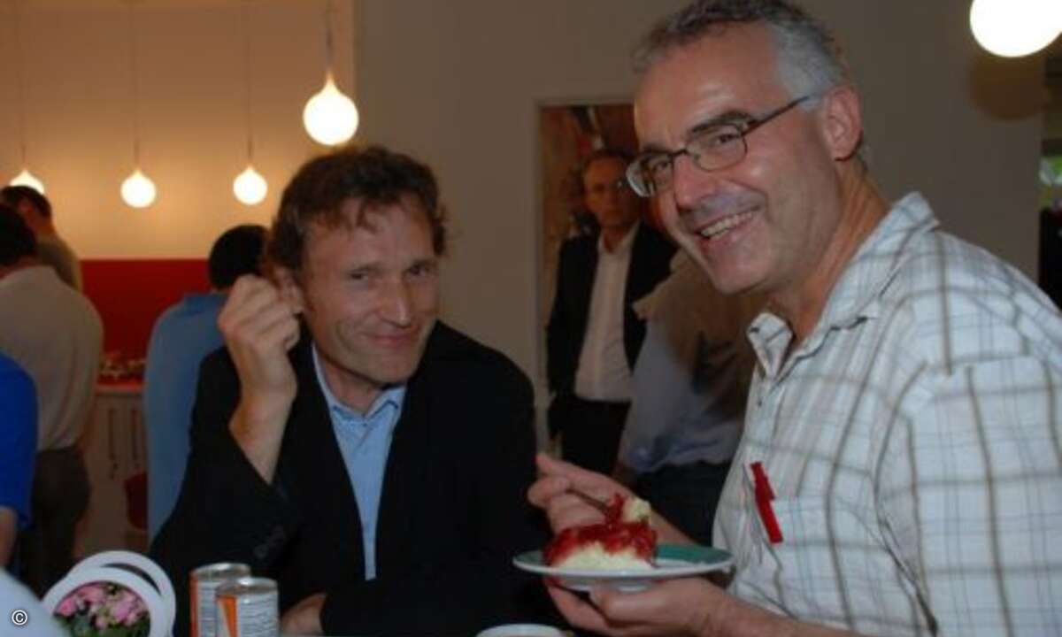 Auch der Kuchen scheint zu schmecken. (Foto: CRN)