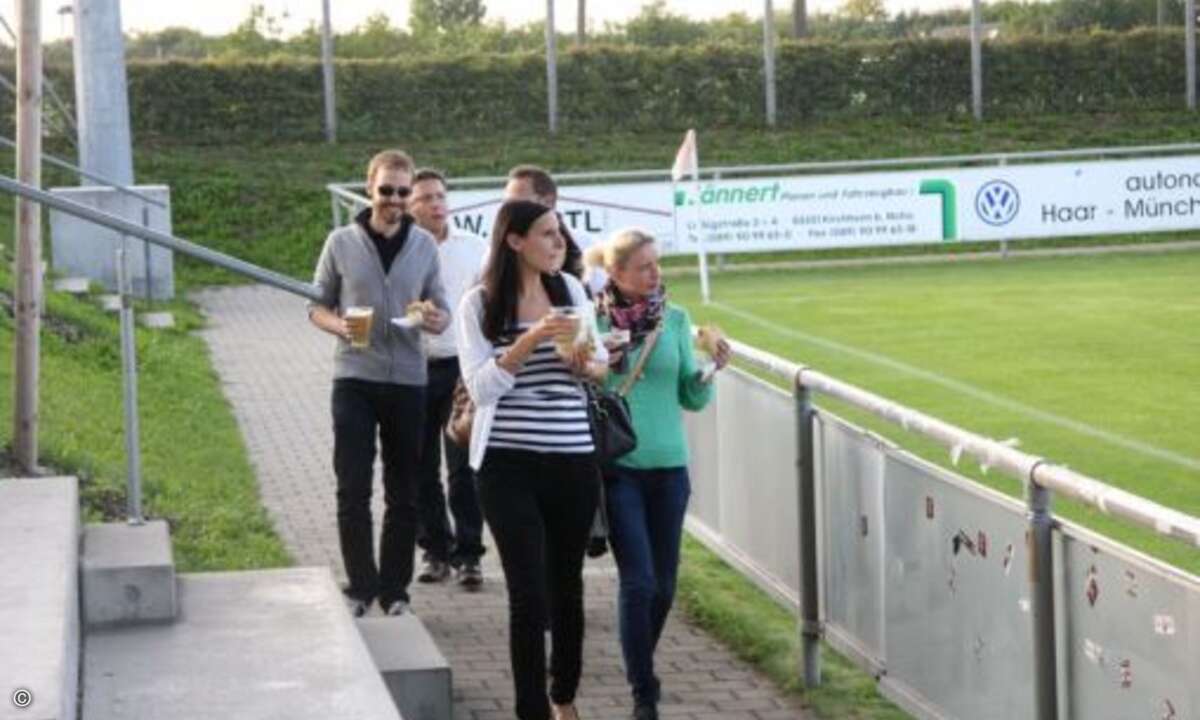 Die letzten Schlachtenbummler treffen ein. (Foto: CRN)
