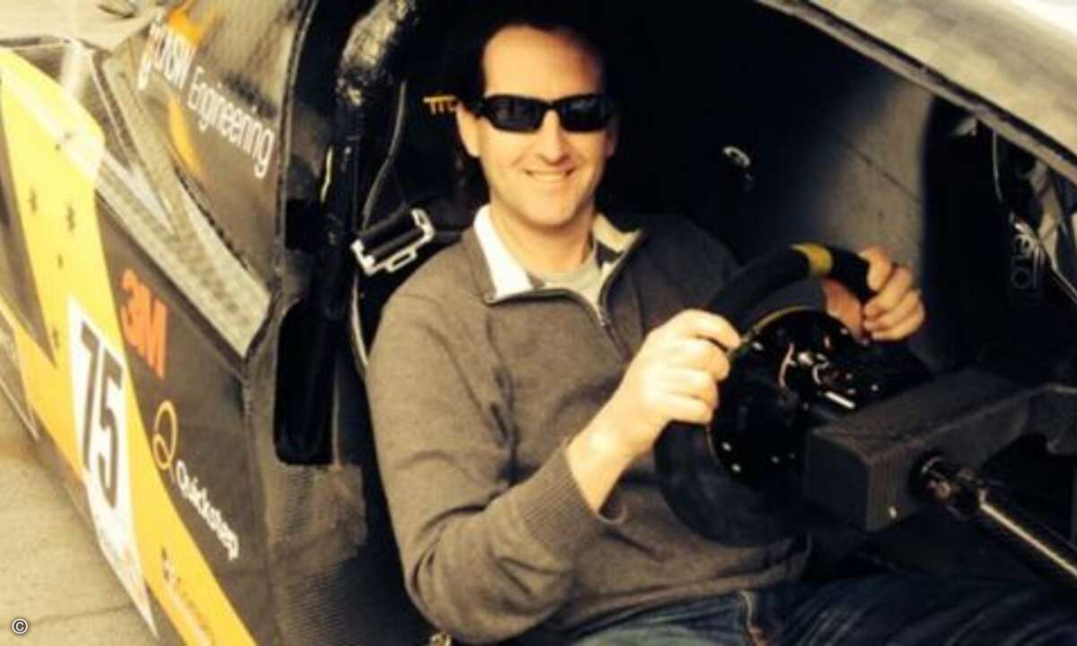 Auch Byron Kennedy, der das Team vor 18 Jahren gegründet hatte, nahm im neuesten Solarmobil Platz.  (Foto: Sunswift Solar Racing Team)