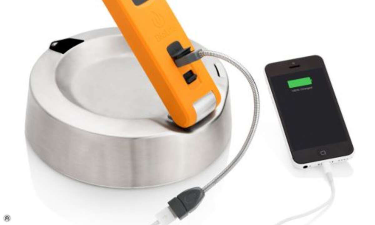 Über einen thermoelektrischen Generator wird beim Aufkochen des Wassers im Behälter elektrische Energie erzeugt. (Foto: BioLite)