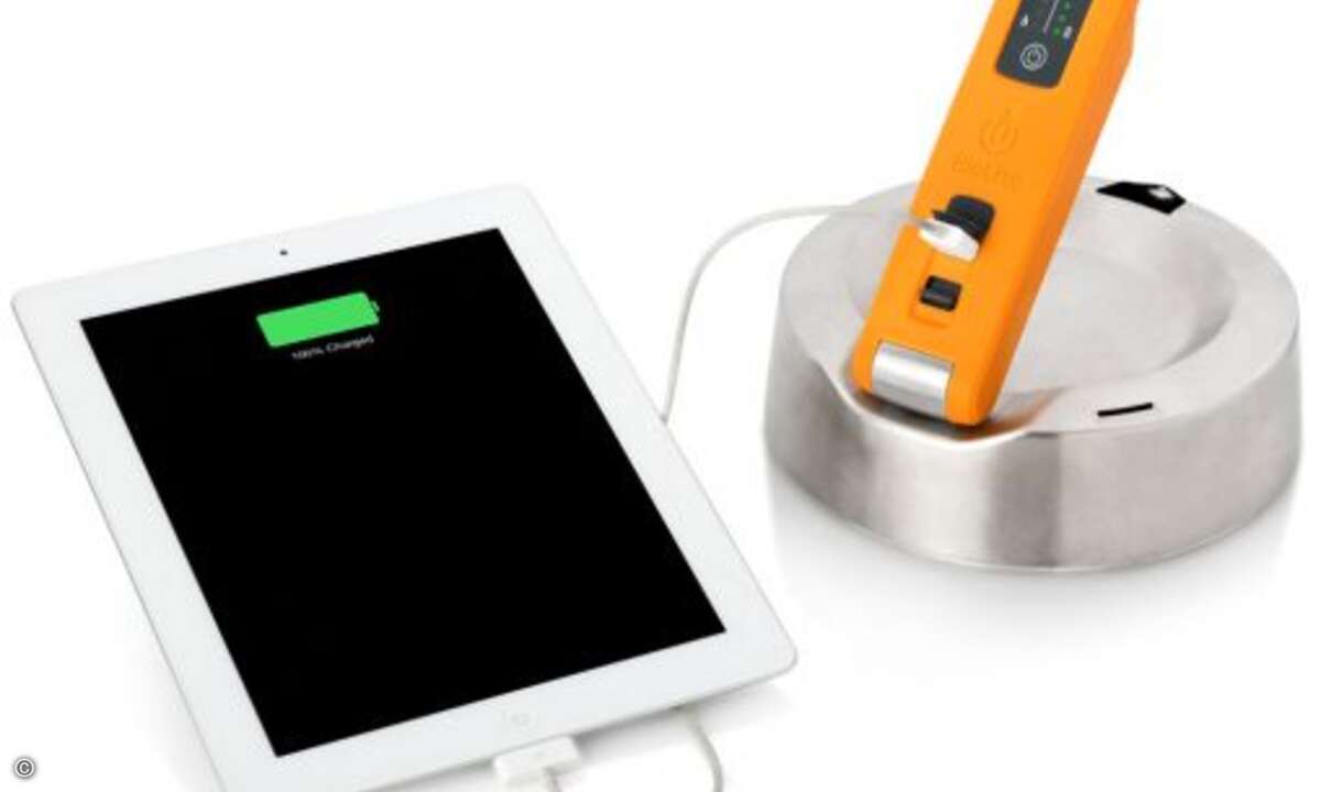 ... oder zum Laden von Geräten wie Smartphones Tablets verwendet werden. (Foto: BioLite)