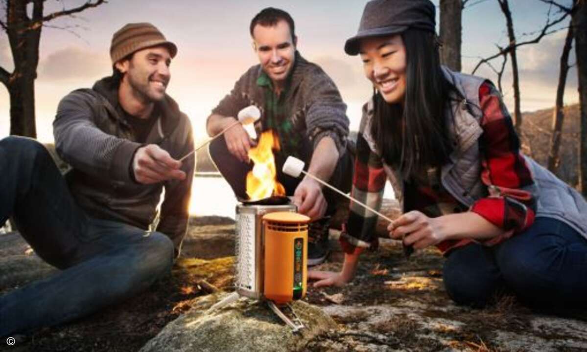 Und ganz nebenbei gibt es frisch gekochtes Kaffeewasser und gegrillte Marshmellows. (Foto: BioLite)