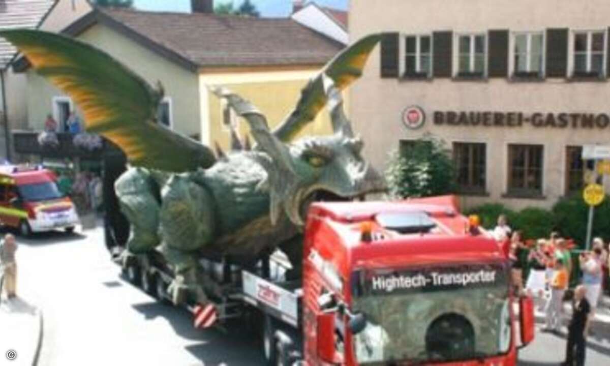 Begeisterter Empfang: Tradinno ist in Furth im Wald angekommen. (Foto: Zollner Elektronik)