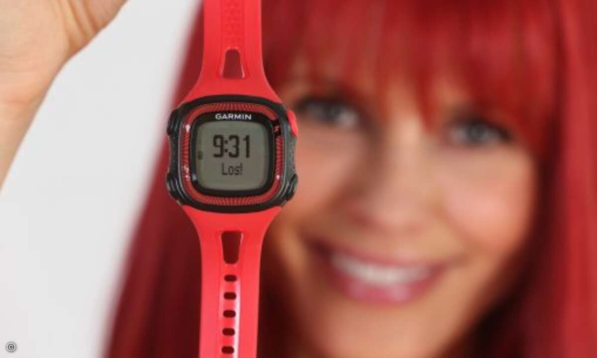 Damit man beim Joggen nur die Pfunde und nicht die Orientierung verliert: Garmin Forerunner 15 (Foto: IFA)