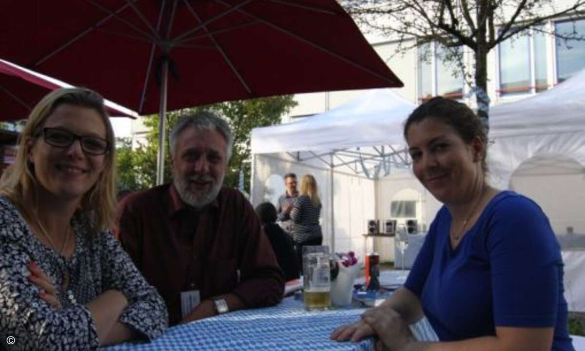 Esther Altenfeld von Waggener Edstrom, Norbert Neumann von Zyxel und Kathrin Axtner (Waggener Edstrom). (Foto: WEKA FACHMEDIEN)