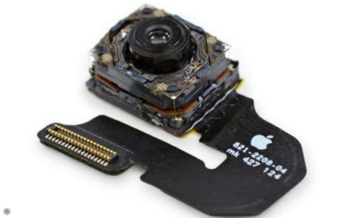 Die Rückseiten-Kamera mit 8 MP bei Blende 2,2 und optischem Bildstabilisator. (Foto: iFixit)