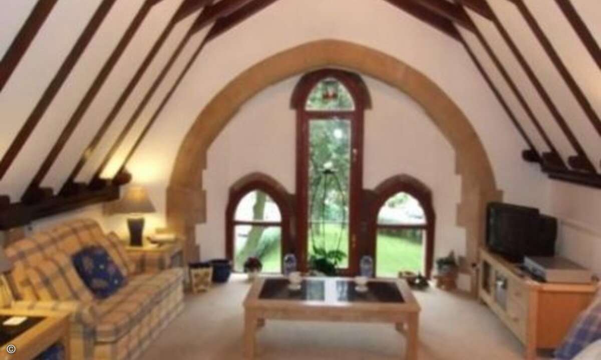 Bei Fenstern gilt: Nicht auf die Größe kommt es an, sondern auf die Form. (Bild: Screenshot, terriblerealestateagentphotos.com)