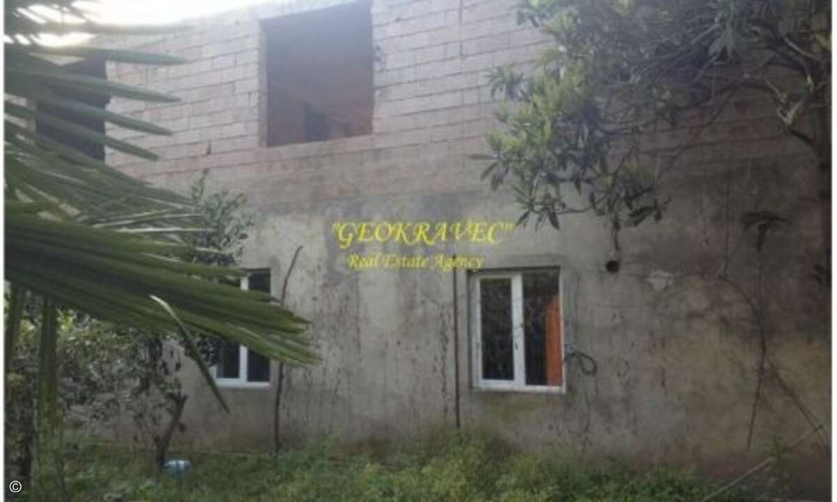 Am besten ist es natürlich, wenn das Innere und Äußere einer Immobilie perfekt harmonieren. (Bild: Screenshot, terriblerealestateagentphotos.com)